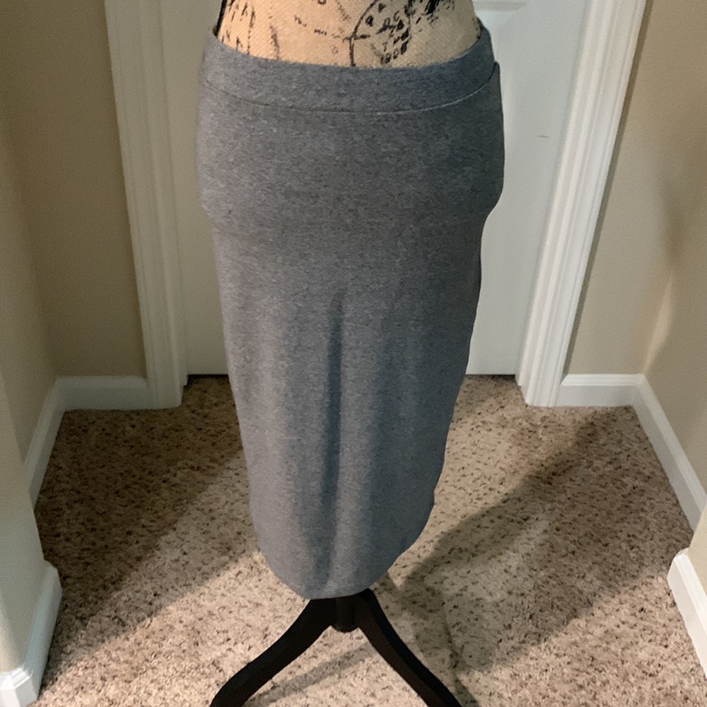 Gray fitted skirt